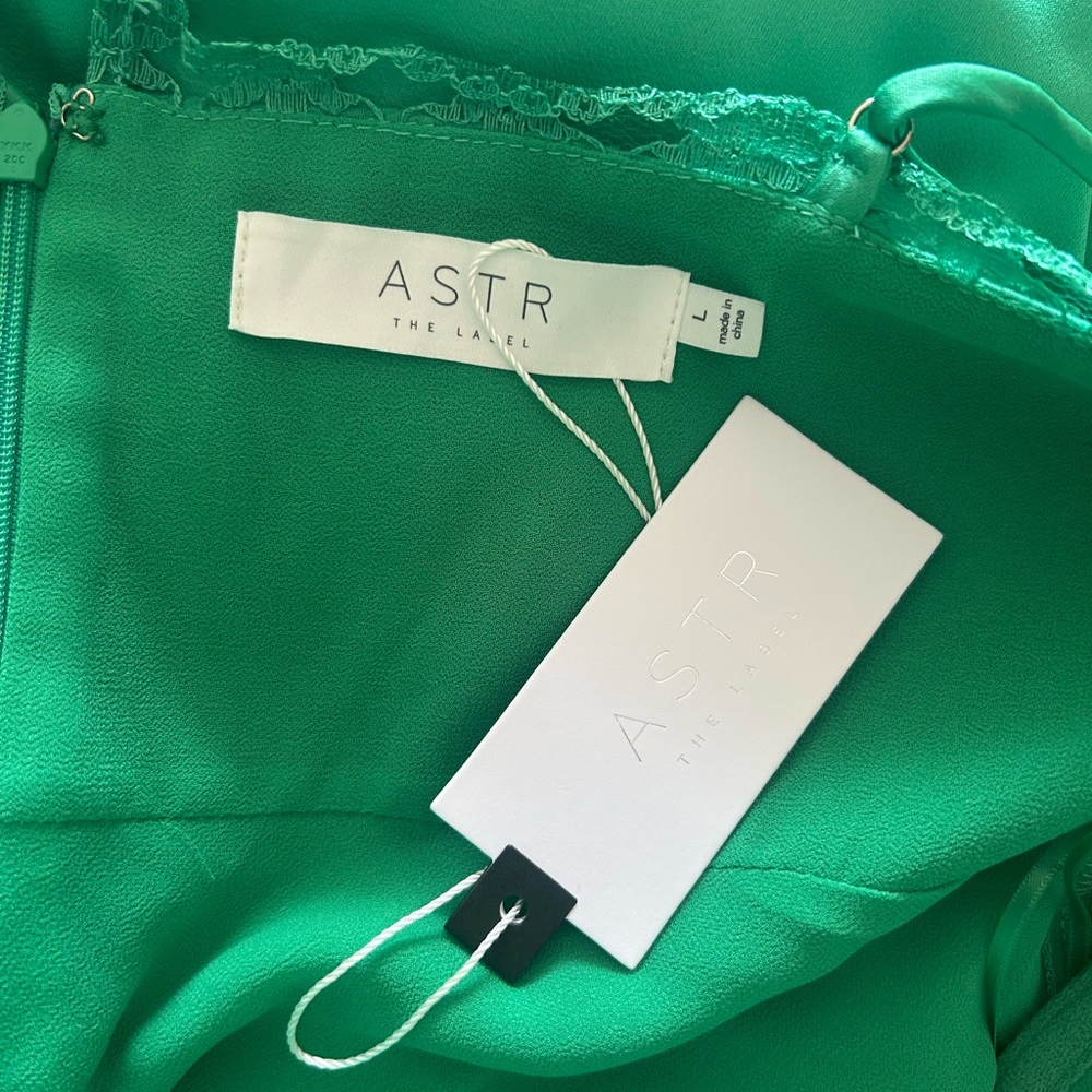 Astr Vibrant Green Satin Dress - Picture 7 of 11